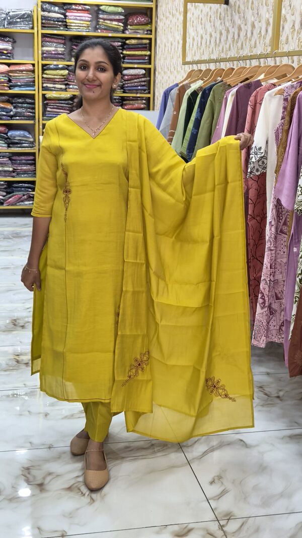 MULCHANTHERI READY TO WEAR SALWAR SET CODE : MRS238