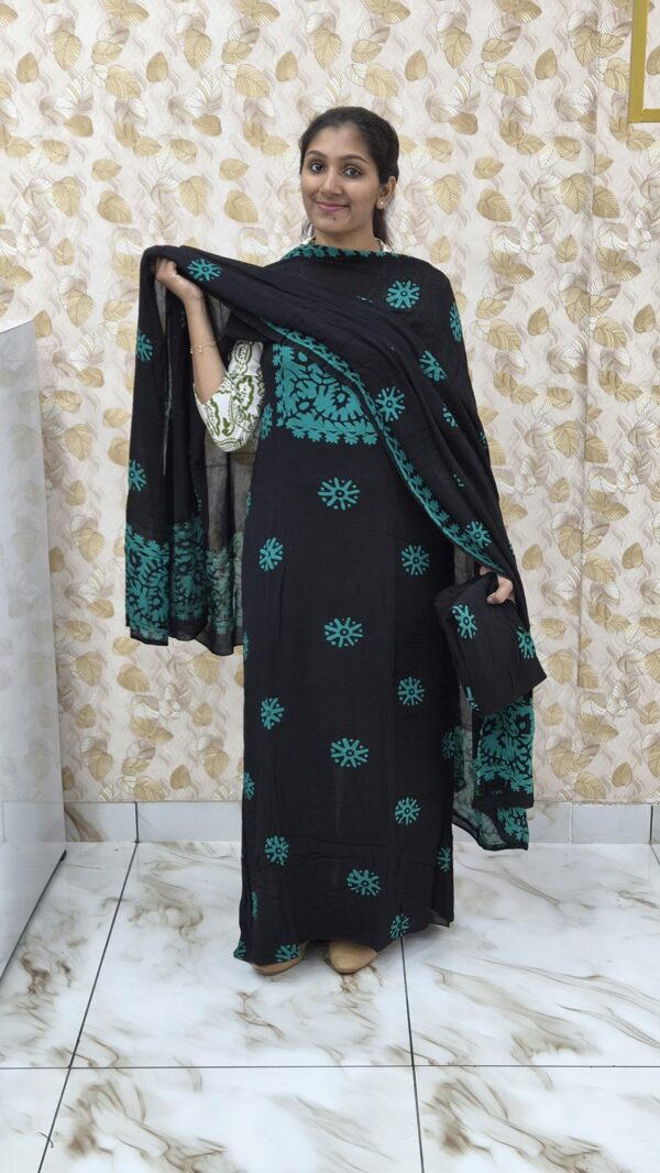 Crape georgette salwar sets.... Code:CGS235